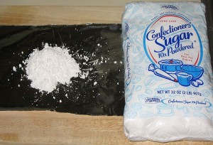 800px-Confectioners-sugar